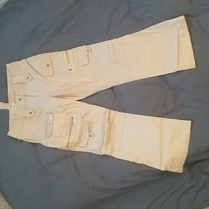 Cache size 10 gold cargo capri